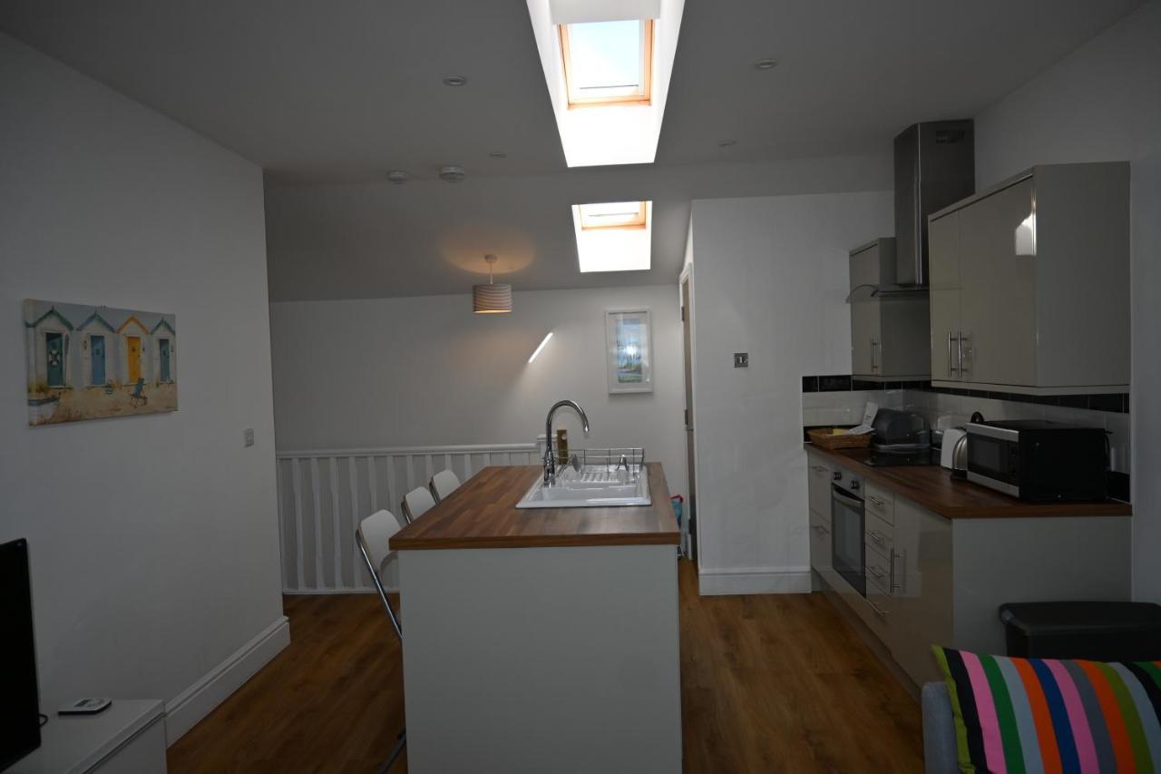 Apartment No. 8, 1 Bed, Sleeps 4 Exmouth Bagian luar foto